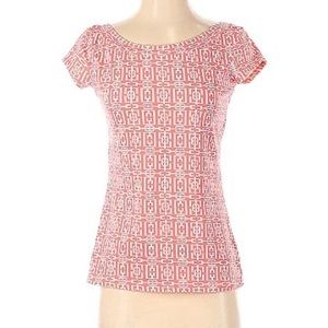 Patterned scoop back shirt
